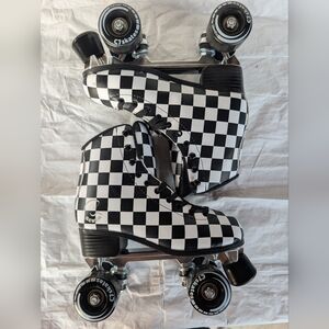 C7 Checkered Lace Up Roller Boots